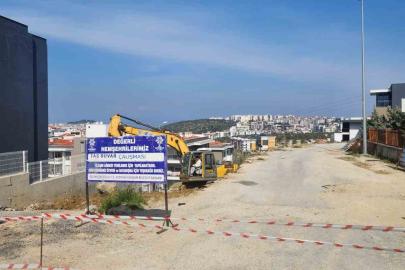 Kuşadası’nda yol yapım çalışmaları sürüyor