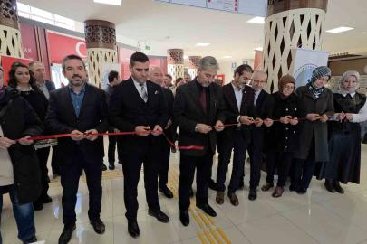 Kütahya’da Peygamber Efendimiz’in doğumunun 1500. yılı anısına hat, tezhip ve ebru sergisi açıldı