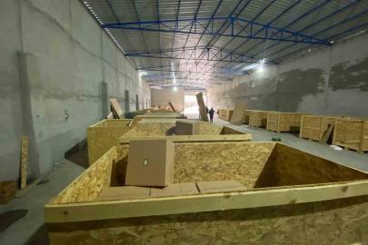 Makaronları sandık içine gizleyip montajladılar