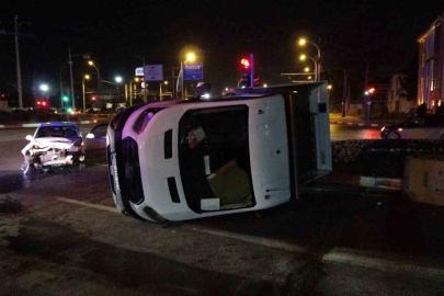 Malatya’da kamyonetin devrilme anı kamerada