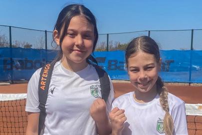 Manavgat Belediyesi Tenis Kulübü sporcularından derece