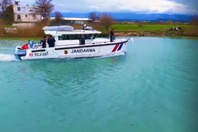 Manavgat’ta jandarmadan deniz ve ırmakta bayram mesaisi