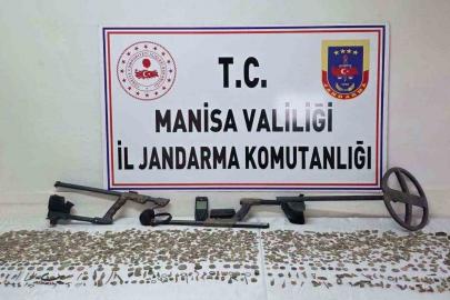 Manisa’da 2 bin 580 sikke ve 235 tarihi obje ele geçirildi