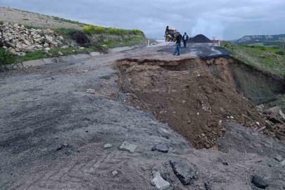 Manisa’da çöken Kula-Selendi karayolu ulaşıma kapatıldı