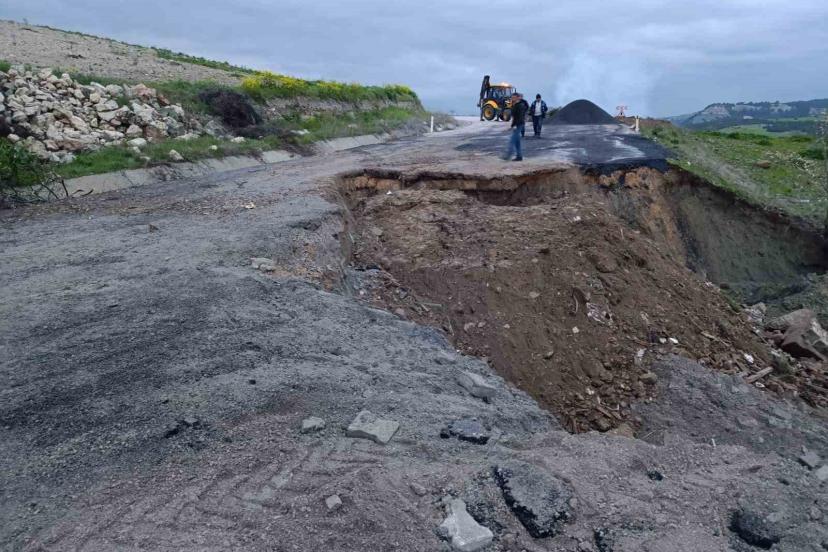 Manisa’da çöken Kula-Selendi karayolu ulaşıma kapatıldı