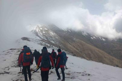 Manisa’da kayıp amatör dağcıyı arama ve kurtarma çalışmaları devam ediyor