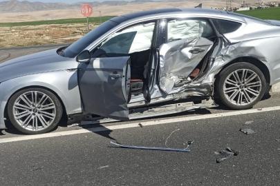 Mardin’de otomobiller çarpıştı: 3 yaralı