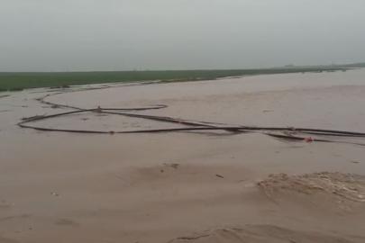 Mardin’de sağanak hayatı felç etti: Dereler taştı, ahır çöktü