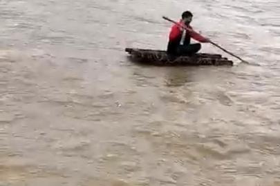 Mardin’de taşan derede sal keyfi