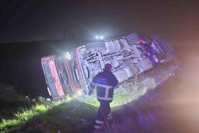 Mardin’de tır devrildi: 1 yaralı
