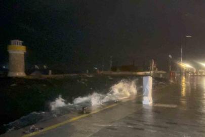 Marmaris’te şiddetli fırtına etkili oluyor