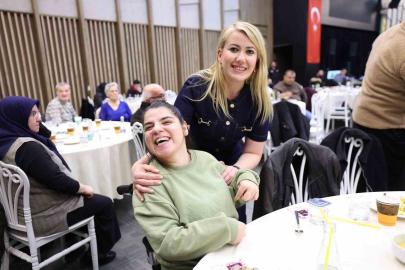 Merkezefendi’de Engelsiz Yaşam Akademisi aileleri iftarda buluştu