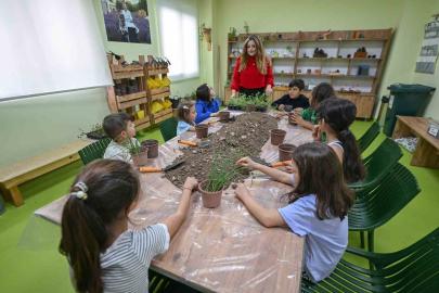 Mersin’de minikler Doğa Atölyesinde toprakla buluşuyor