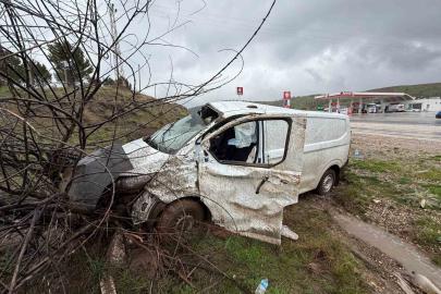 Midibüs şarampole girdi: 1 yaralı