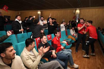 Milli maç heyecanı Osmangazi’de dev ekranda yaşandı