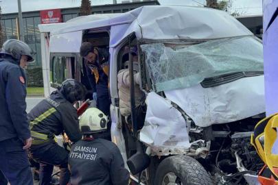Minibüs, hafif ticari araç ve otobüse çarptı: 7 yaralı