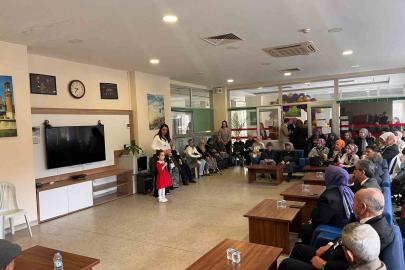Miniklerden huzurevi sakinlerine anlamlı ziyaret
