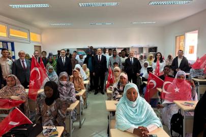 Moritanya’da Türkoloji okuyan Afrikalı öğrenciler UCLG Başkanı Altay’ı coşkuyla karşıladı