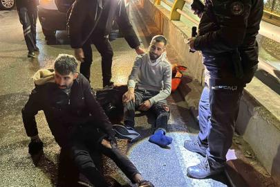 Motosiklet, otomobile arkadan çarptı: 2 yaralı