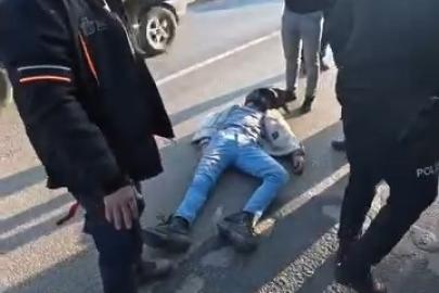 Motosikletli kuryeye arkadan çarpan aracın kaçtığı iddiası