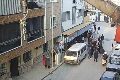 Motosikletliye çarpmamak için bakkala girdi
