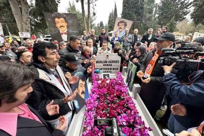 "Müslüm Baba" unutulmadı: Sevenleri ölümünün 13’üncü yılında mezarı başında buluştu