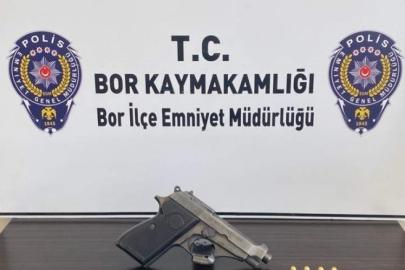 Niğde Bor’da silah ve çalıntı motosiklet ele geçirildi