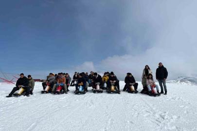 Öğrenciler kayak merkezinde doyasıya eğlendi