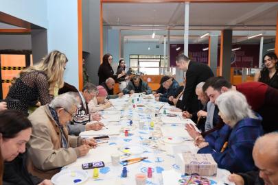 Öğrenciler ve huzurevi sakinleri kuşaklar arası etkileşime dikkat çekti