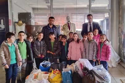 Öğrencilerden Hayır Çarşısı’na gıda bağışı