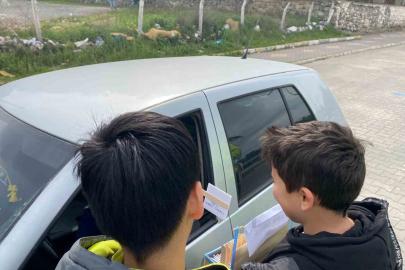 Öğrencilerden sürücülere hem sınav hem ikram