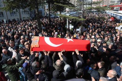 Öğrencisi tarafından öldürülen Fatma Nur öğretmen son yolculuğuna uğurlandı