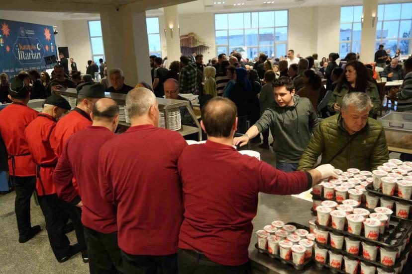 OMÜ’de 2 bin kişi aynı iftar sofrasında buluştu