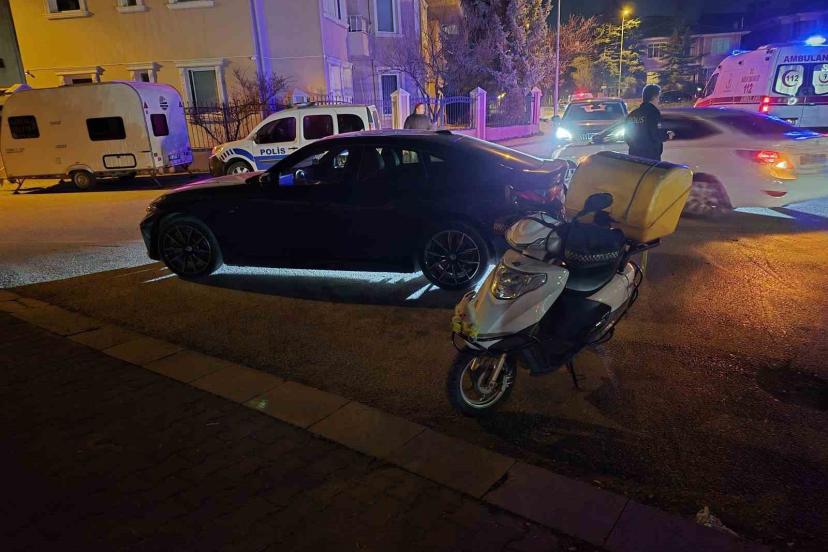 Önüne araç çıkınca motosikleti deviren kurye yaralandı