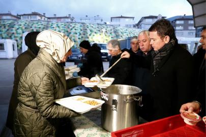 Osmangazi Belediyesi’nin iftar sofrasında yüzlerce kişi bir araya geldi