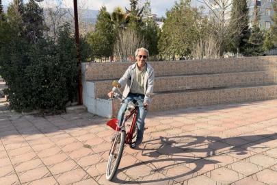 Osmaniye’de 47 yıllık berberin 41 yıllık bisiklet sevdası