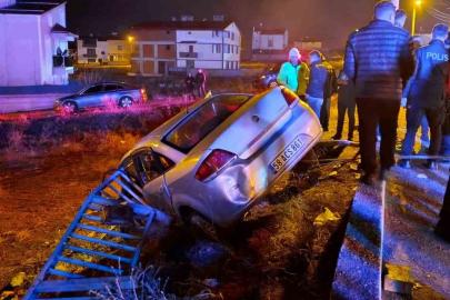 Otomobil bariyere çarptı: 1’i ağır, 2 kişi yaralandı
