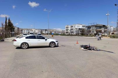 Otomobil ile motosiklet çarptı: 1 yaralı