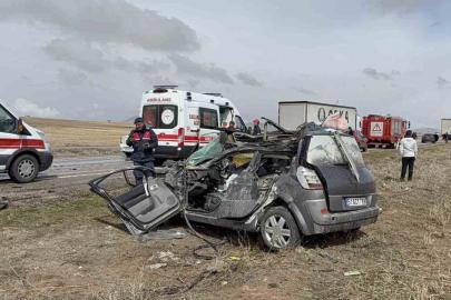 Otomobil tıra arkadan çarptı: 1 ölü, 3 yaralı