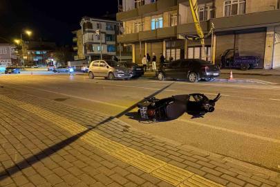 Otomobille motosiklet çarpıştı: 1 ağır yaralı