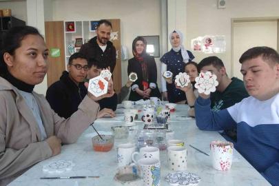 Özel öğrencilerden çini sanatına renkli dokunuş