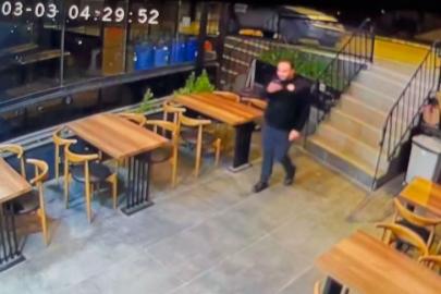 Park ettiği otomobil bir anda geri kaçtı, direğe çarparak durabildi