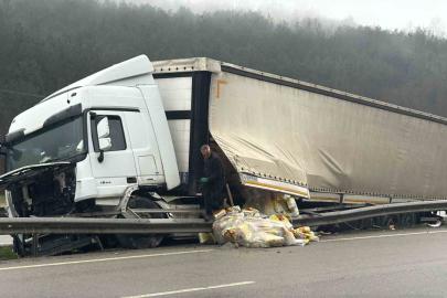 Park halindeki tır kendi kendine hareket etti: Faciadan dönüldü
