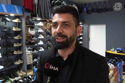 Pazarcı esnaf bedava bin çift ayakkabı dağıttı, halktan dua istedi