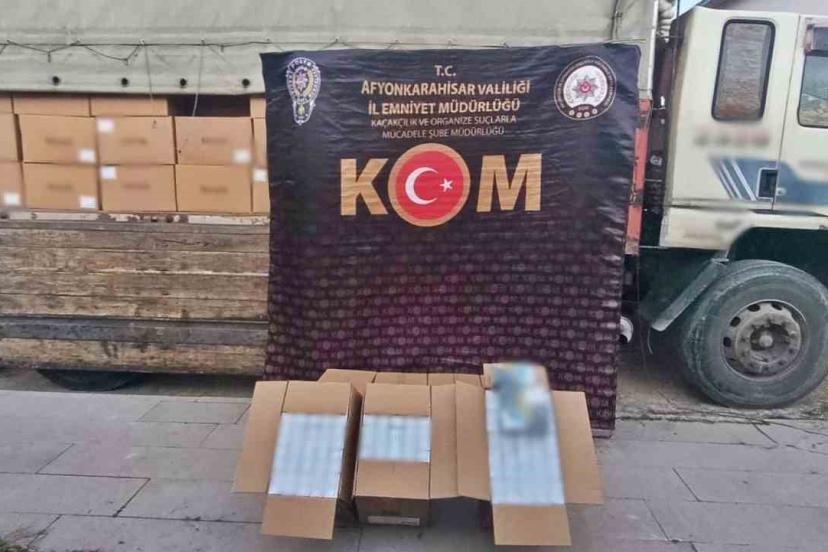 Polis 4 milyon 100 bin adet sahte bandrollü boş makaron ele geçirdi
