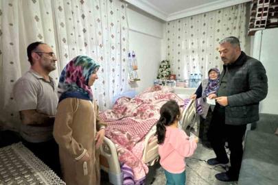 Pursaklar Belediyesi’nden evinden çıkamayan hastalara anlamlı ziyaret