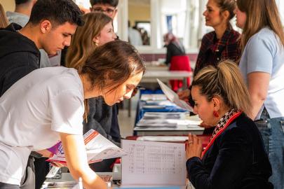 Radikal Okullarında kariyer günleri: Uzman isimler öğrencilerle geleceği konuştu