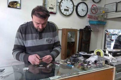 Saatleri 04.17’ye ayarlayan esnafın deprem hatırası