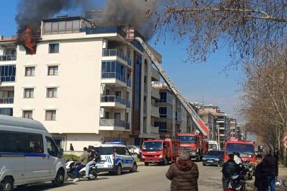Salihli’de 4 katlı bina alevlere teslim oldu