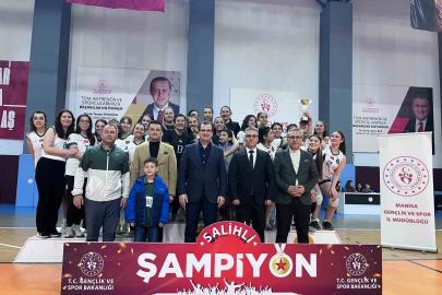 Salihli’de Kadınlar Günü’ne özel voleybol turnuvası büyük heyecana sahne oldu